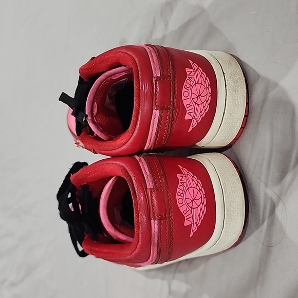 Women air jordan pink/red shoes size 8.5 - Picture 3 of 11